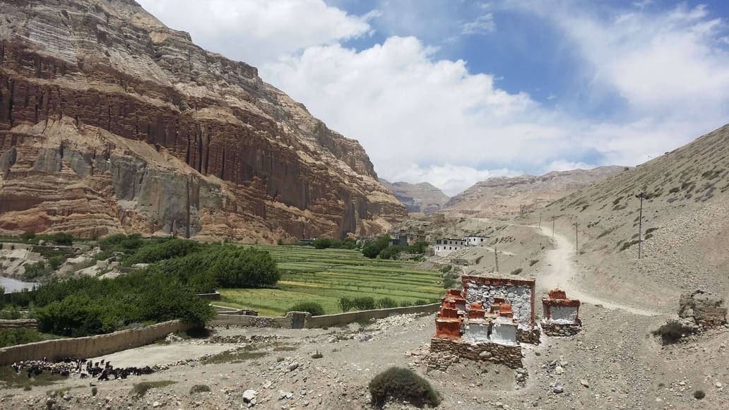 Dusty trekking trails in the Mustang region